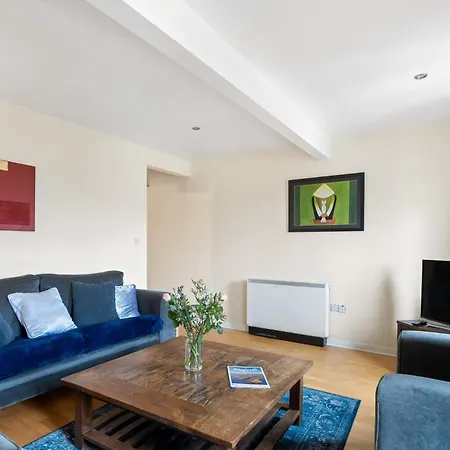 The Courtyard Escape Клифден