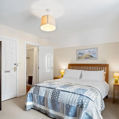 شقة The Courtyard Escape