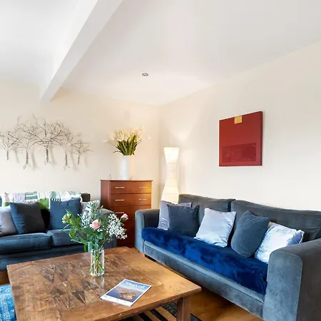 Апартаменты The Courtyard Escape *