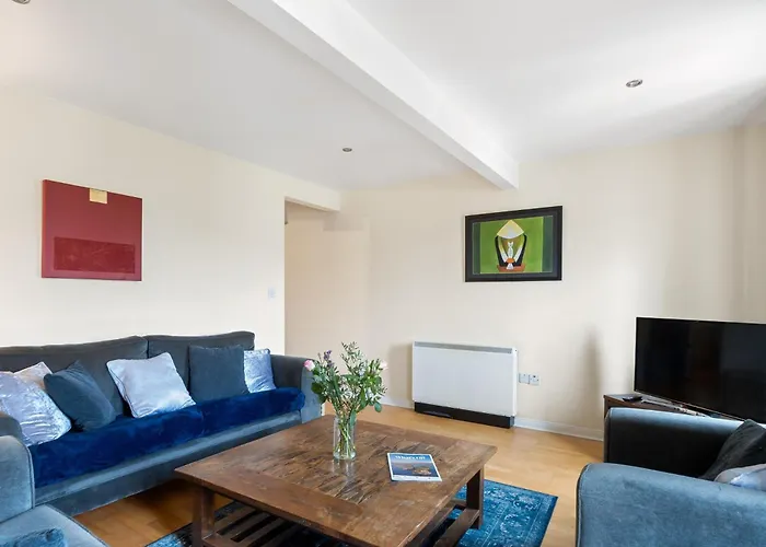 The Courtyard Escape 克利夫登