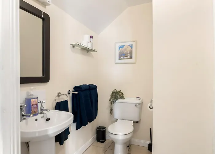 The Courtyard Escape * Clifden